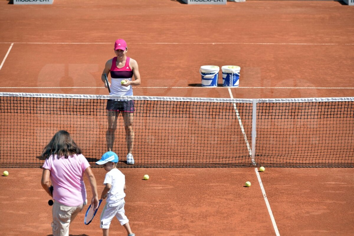 GALERIE FOTO Peste 200 de copii au jucat timp de o oră tenis cu Simona Halep la Kids Day!