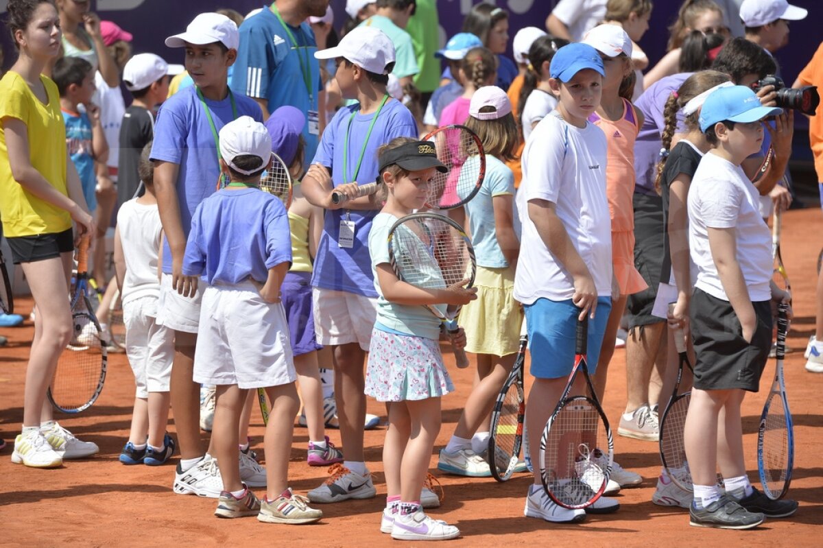 GALERIE FOTO Peste 200 de copii au jucat timp de o oră tenis cu Simona Halep la Kids Day!