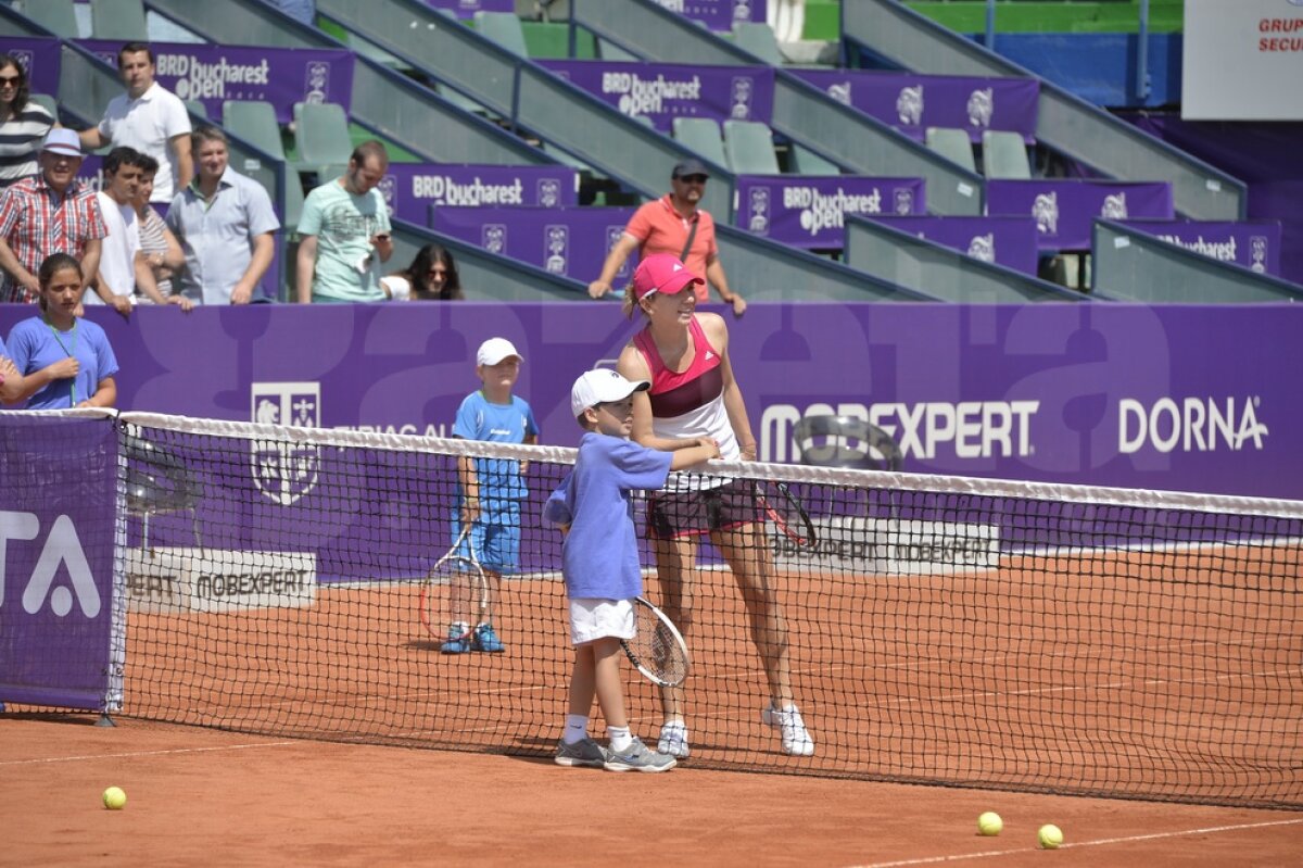 GALERIE FOTO Peste 200 de copii au jucat timp de o oră tenis cu Simona Halep la Kids Day!