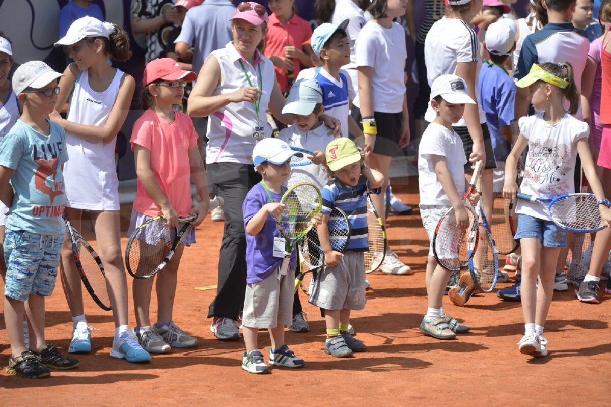 GALERIE FOTO Peste 200 de copii au jucat timp de o oră tenis cu Simona Halep la Kids Day!