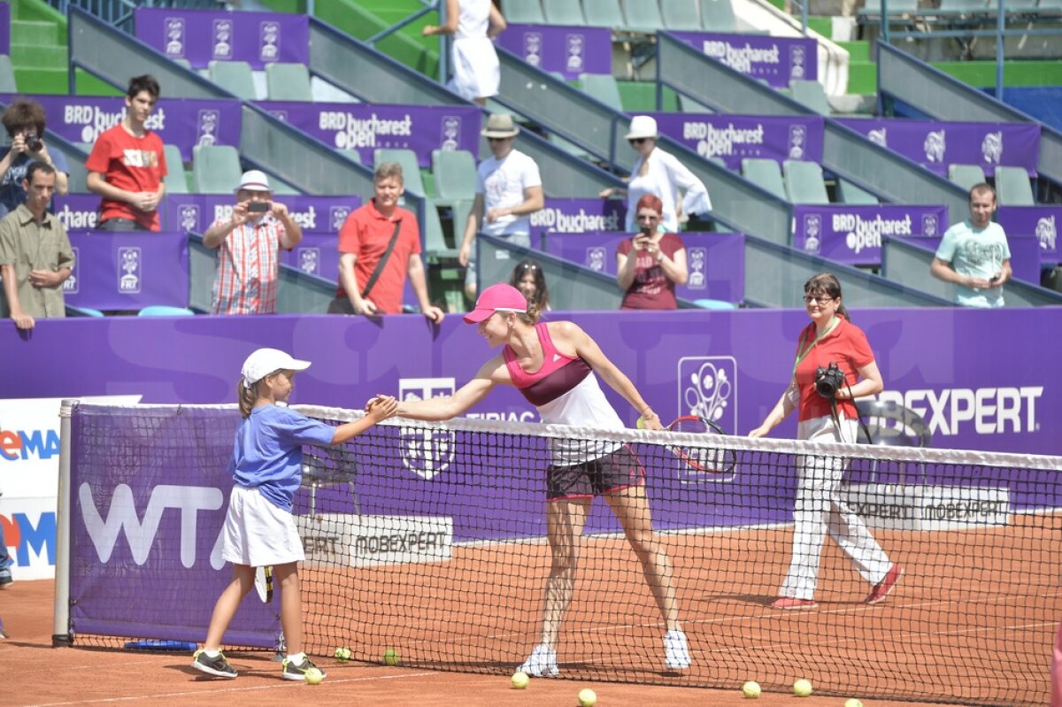 GALERIE FOTO Peste 200 de copii au jucat timp de o oră tenis cu Simona Halep la Kids Day!