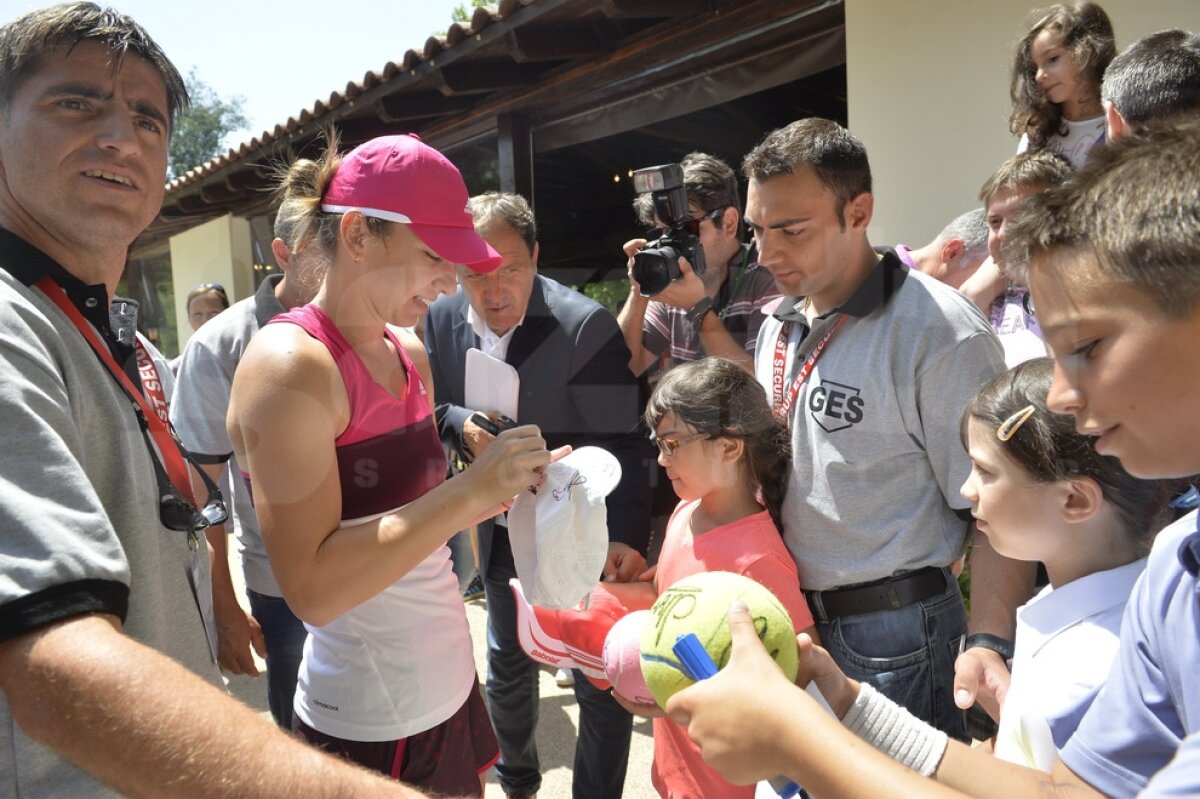 GALERIE FOTO Peste 200 de copii au jucat timp de o oră tenis cu Simona Halep la Kids Day!