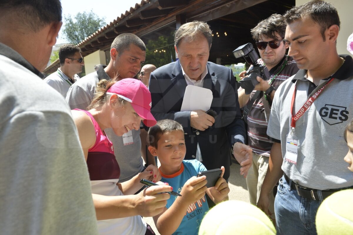 GALERIE FOTO Peste 200 de copii au jucat timp de o oră tenis cu Simona Halep la Kids Day!