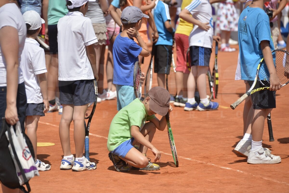 GALERIE FOTO Peste 200 de copii au jucat timp de o oră tenis cu Simona Halep la Kids Day!