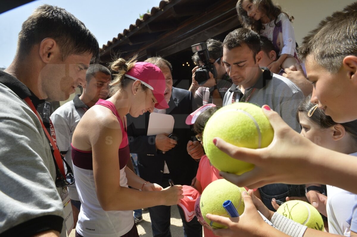 GALERIE FOTO Peste 200 de copii au jucat timp de o oră tenis cu Simona Halep la Kids Day!