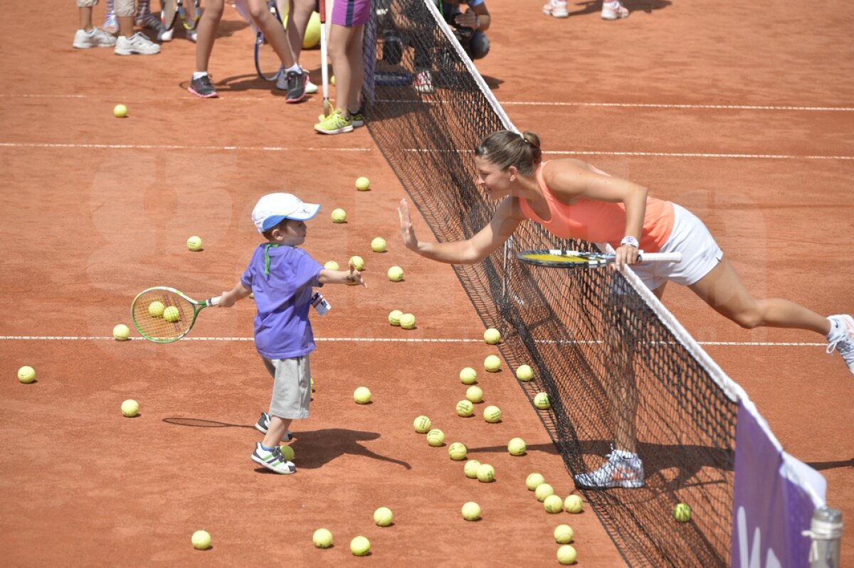 GALERIE FOTO Peste 200 de copii au jucat timp de o oră tenis cu Simona Halep la Kids Day!