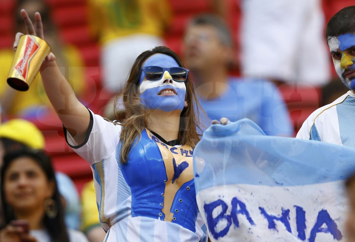 Galerie FOTO Idei de la Mondiale » Cele mai trăznite prezenţe în tribunele din Brazilia