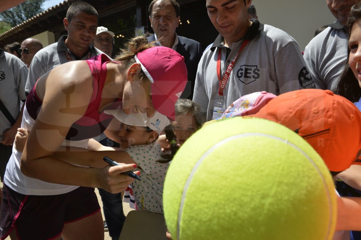 Emoţii pe zgura de acasă » Simona Halep recunoaşte că-şi dorea o adversară mai accesibilă în primul tur de la BRD Bucharest Open