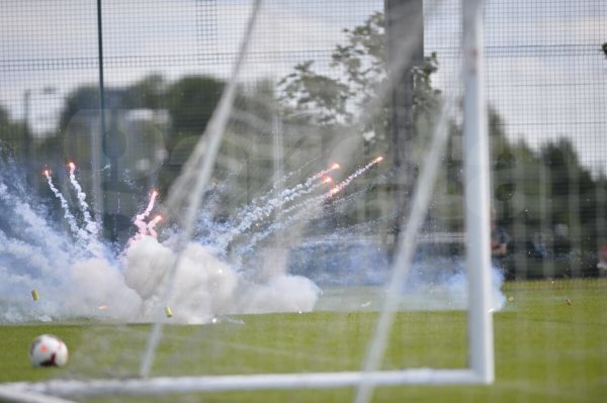 FOTO Dinamo, certată de ultraşi la meciul cu Hearts: "Hai, mă, jucaţi şi voi ceva"