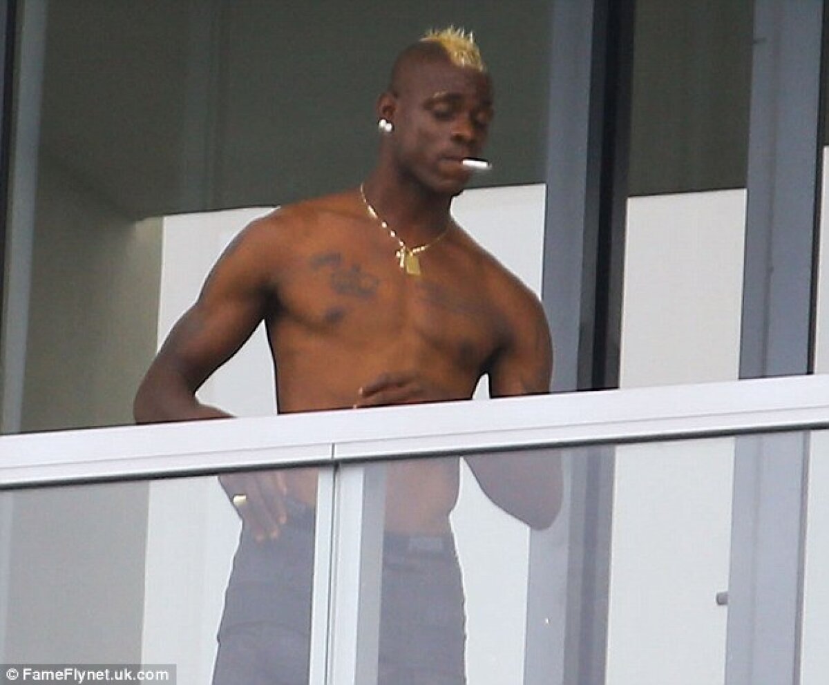FOTO Relaxare şi refacere în stilul caracteristic » Imagini incredibile cu Mario Balotelli din vacanţă