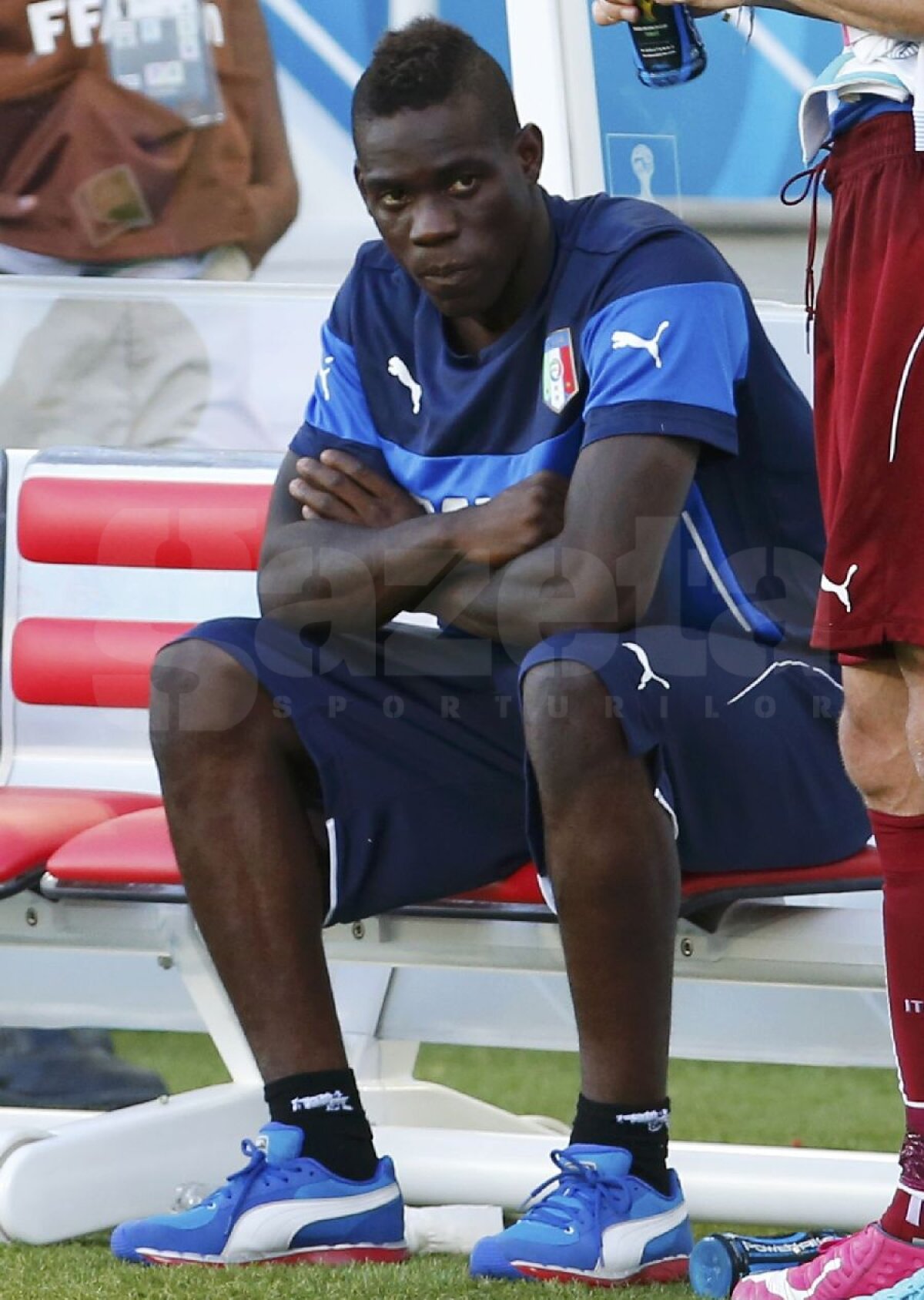 FOTO Relaxare şi refacere în stilul caracteristic » Imagini incredibile cu Mario Balotelli din vacanţă
