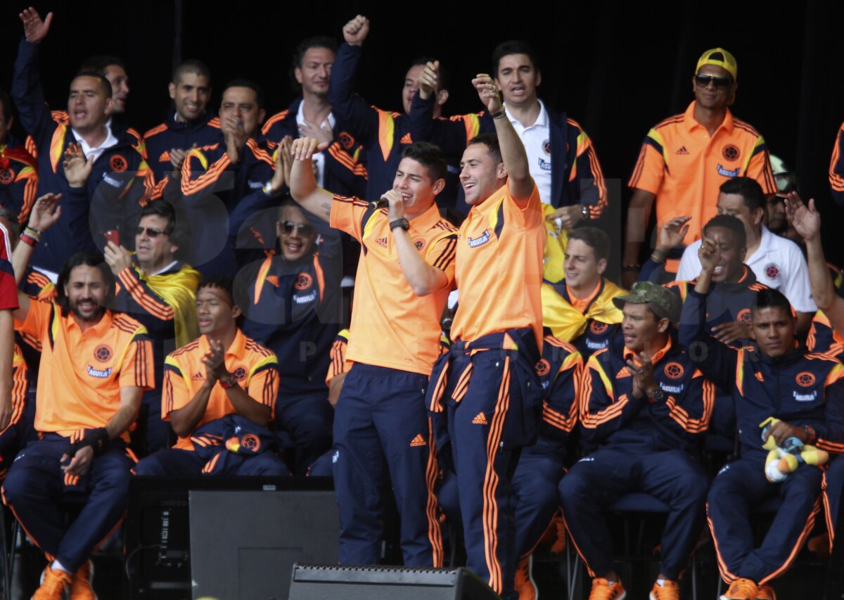 VIDEO şi FOTO Publicul a cerut spectacol, iar columbienii au rupt scena la revenirea în ţară! :)