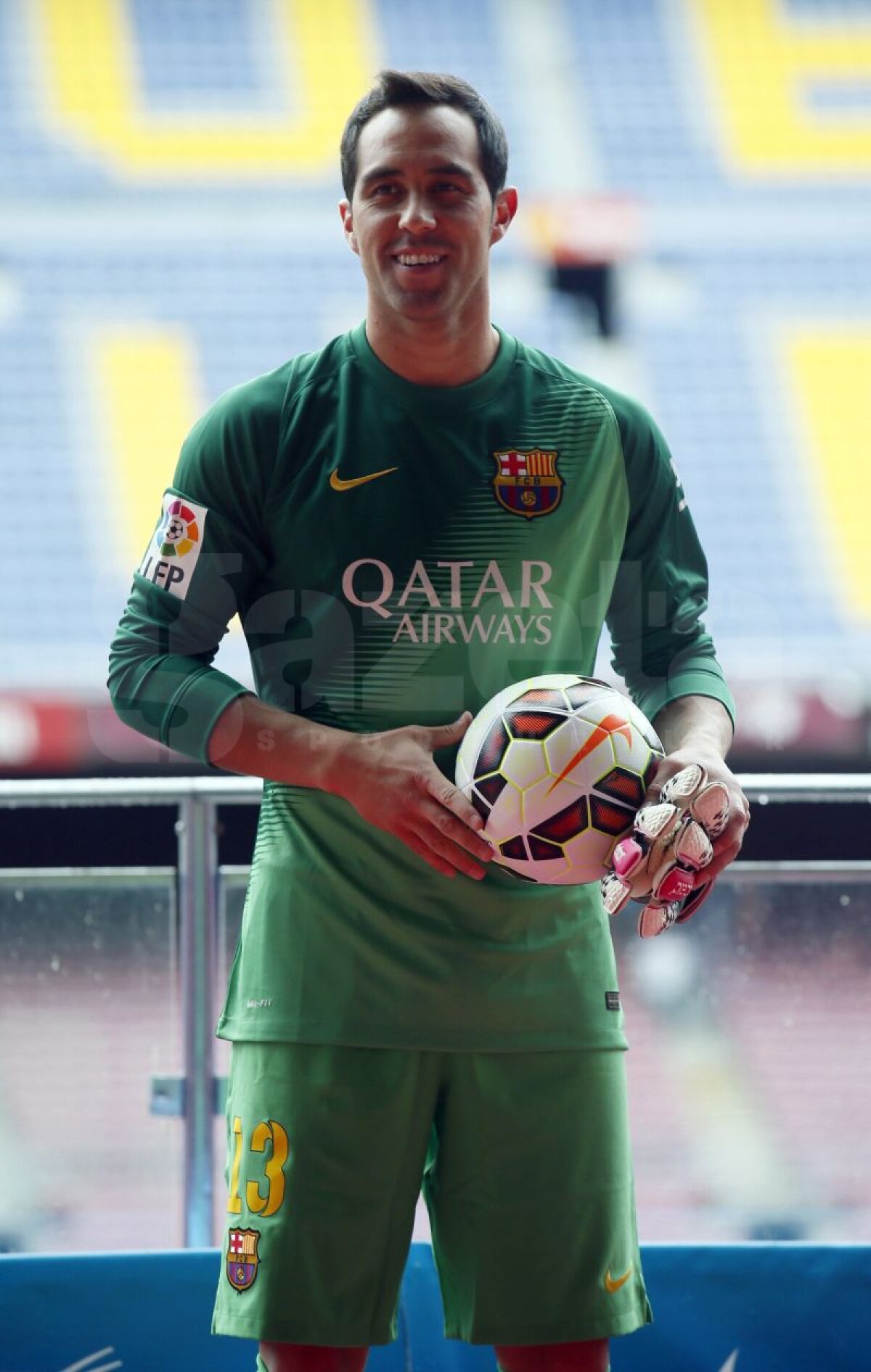 GALERIE FOTO Claudio Bravo, prezentat oficial la Barcelona: "Am încredere în potenţialul meu"