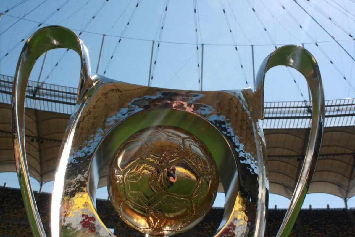 FOTO "Supercupa Campionilor" » Steaua şi Astra se bat vineri pentru un trofeu cu totul nou, inspirat din UCL