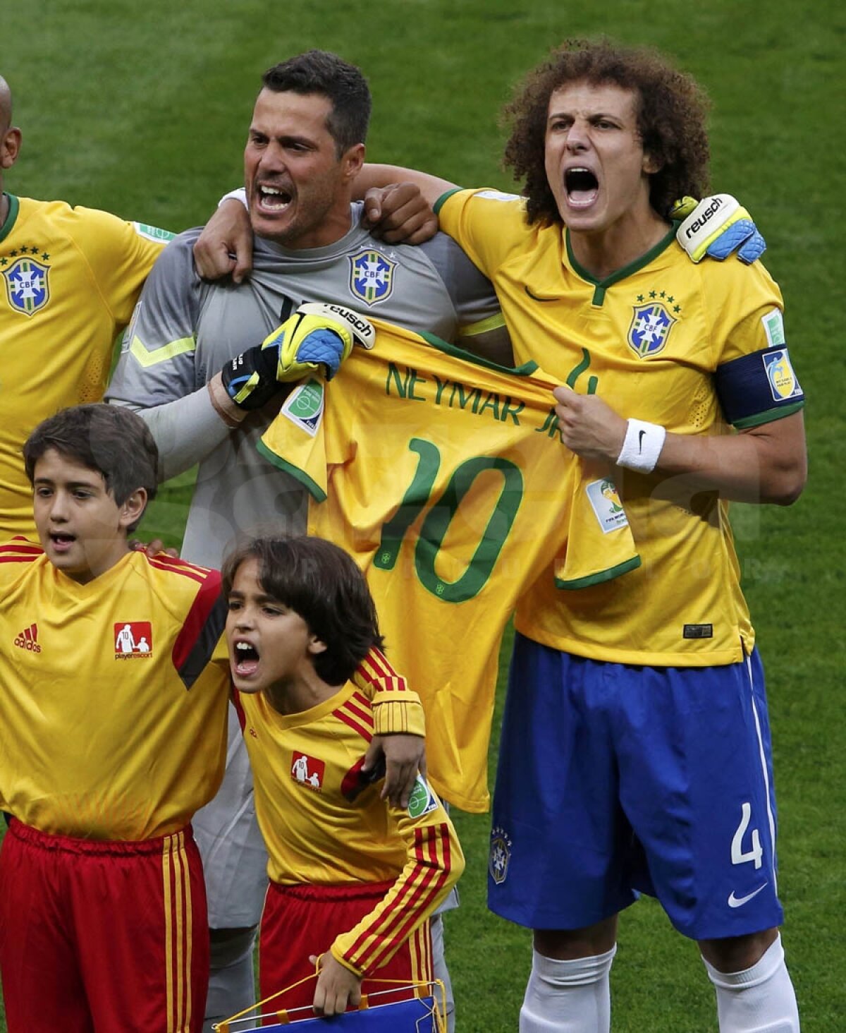FOTO Gest emoţionant înainte de Brazilia - Germania » Tributul Selecao pentru Neymar
