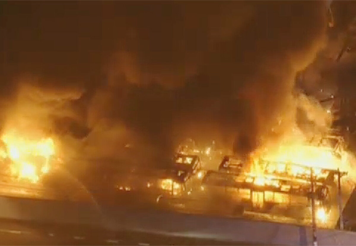 VIDEO Haos pe străzile din principalele oraşe din Brazilia » 23 de autobuze au fost incendiate! VIDEO cu dezastrul provocat de protestatari