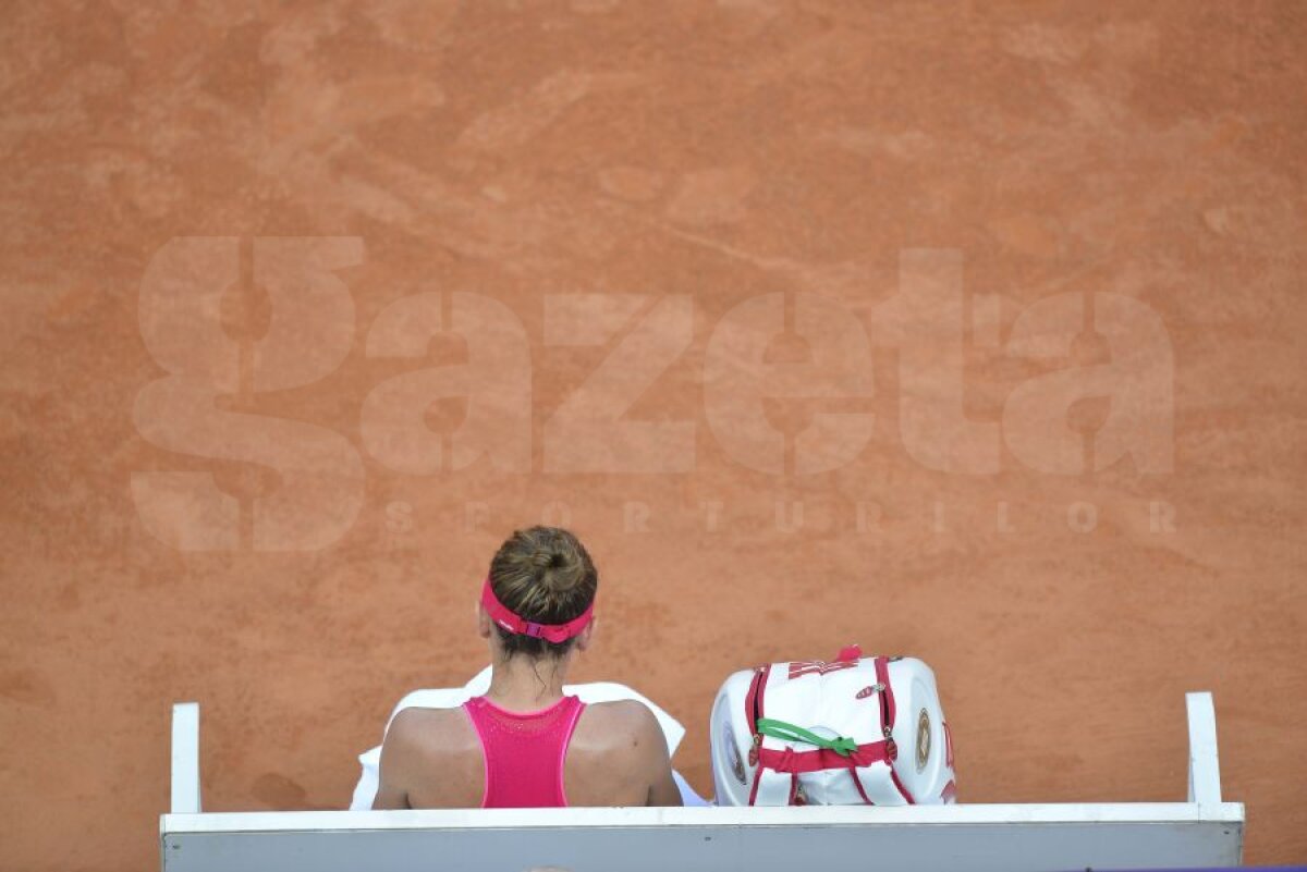FOTO Simona Halep s-a distrat cu De Vroome în primul tur la BRD Bucharest Open, scor 6-0, 6-4. Se ştie adversara din turul doi