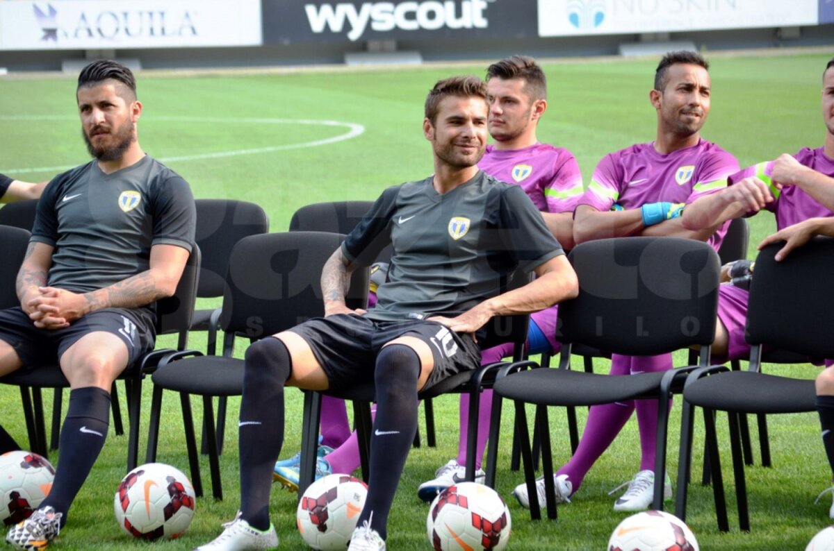 Cu Lupino spre titlu! » Petrolul a făcut o şedinţă foto înainte de startul sezonului şi a prezentat cea mai nouă achiziţie: mascota clubului :)