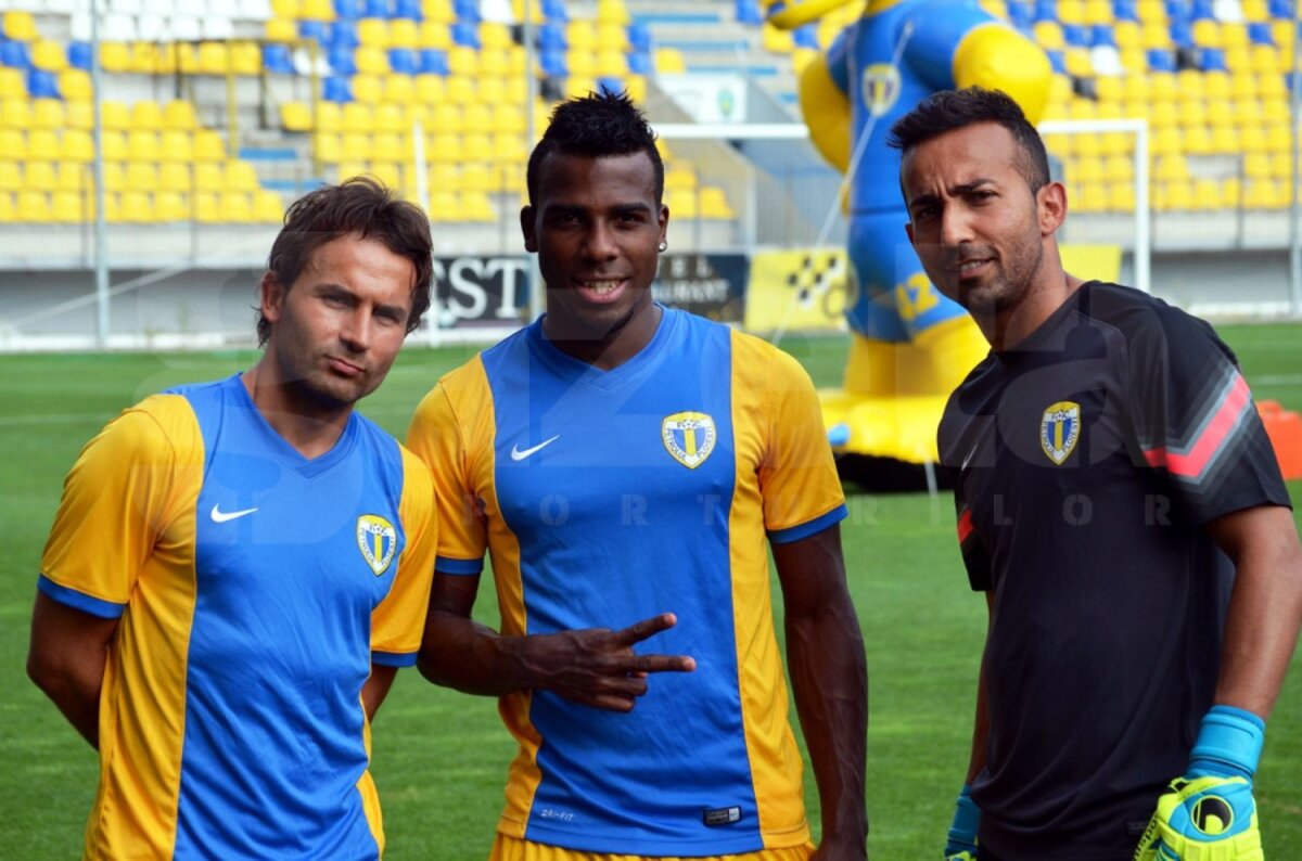 Cu Lupino spre titlu! » Petrolul a făcut o şedinţă foto înainte de startul sezonului şi a prezentat cea mai nouă achiziţie: mascota clubului :)