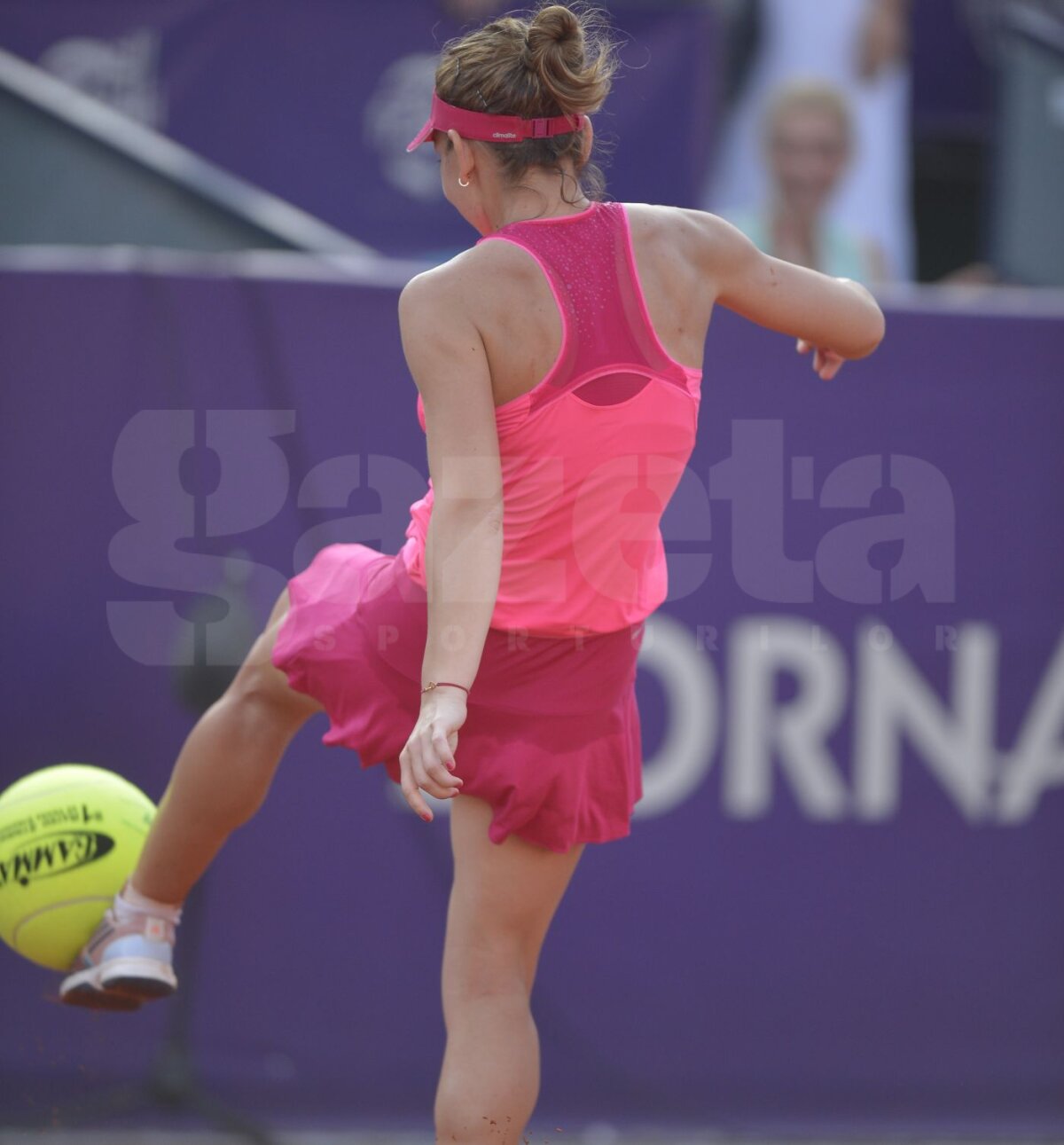 FOTO Finala a 13-a pe 13! » Simona Halep s-a impus în semifinala românească de la Bucureşti. Azi joacă pentru trofeu cu Roberta Vinci
