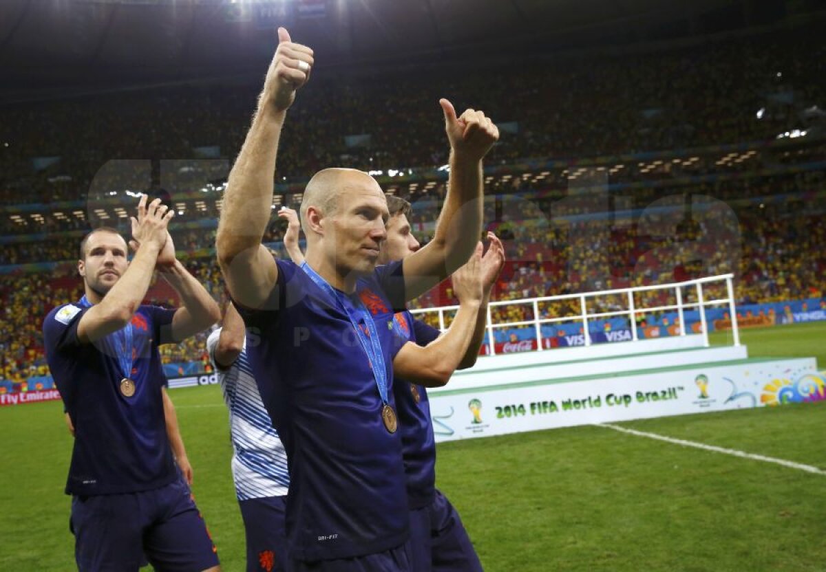 GALERIE FOTO Premiaţi de Sepp Blatter » Olandezii şi-au luat medaliile şi au sărbătorit locul 3