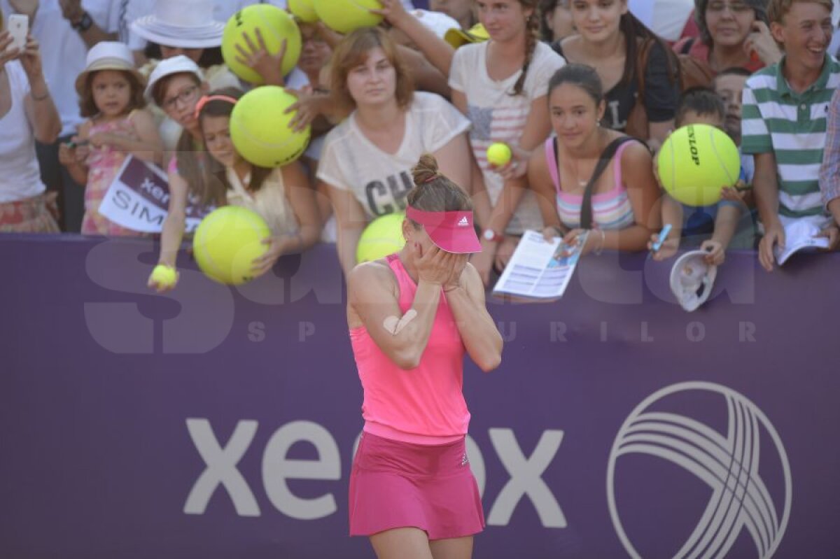 FOTO E regină şi la Bucureşti » Simona Halep nu i-a dat nici o şansă Robertei Vinci şi a cîştigat al optulea trofeu al carierei