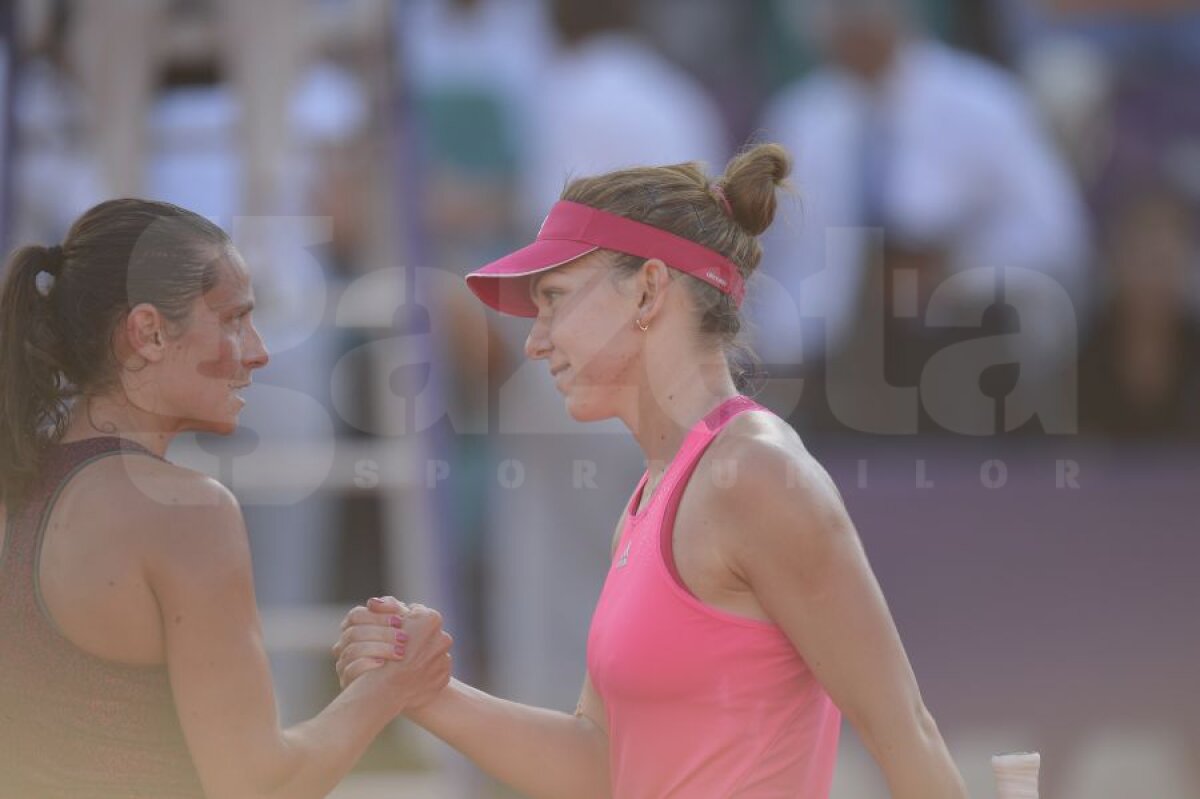 FOTO E regină şi la Bucureşti » Simona Halep nu i-a dat nici o şansă Robertei Vinci şi a cîştigat al optulea trofeu al carierei