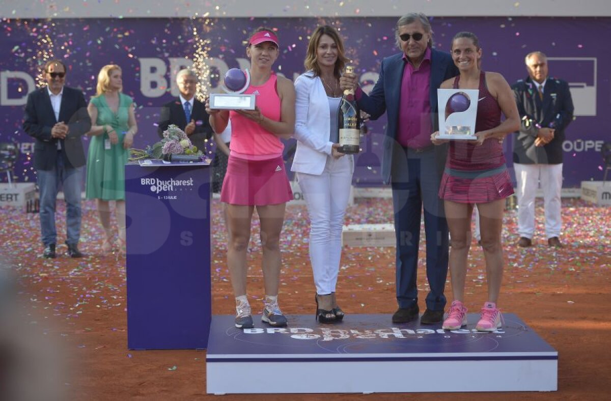 FOTO E regină şi la Bucureşti » Simona Halep nu i-a dat nici o şansă Robertei Vinci şi a cîştigat al optulea trofeu al carierei