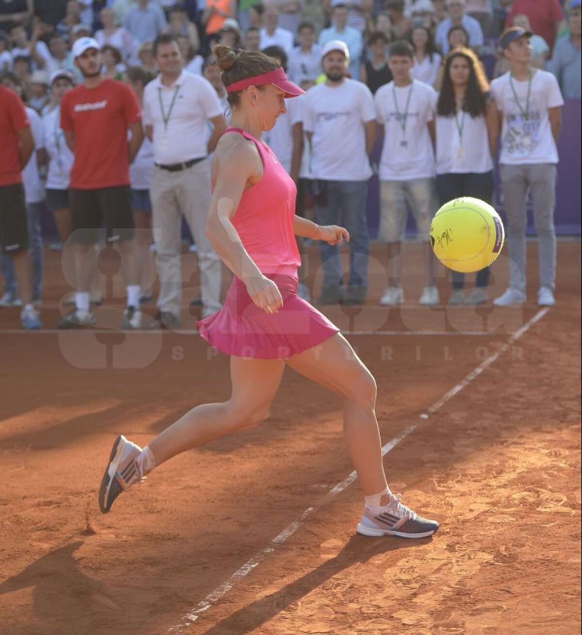 GALERIE FOTO Faza zilei! Simona şi-a arătat muşchii! » Şuturi à la Gică Hagi: "Ce stîng are" :D