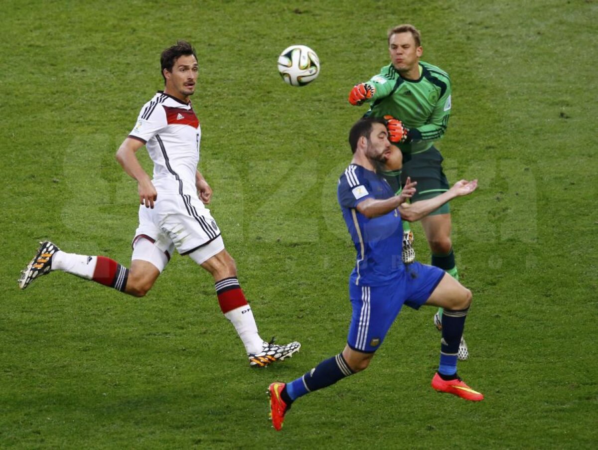 VIDEO+FOTO Kung Fu fighter » Manuel Neuer l-a lovit cu genunchiul în cap pe Gonzalo Higuain!