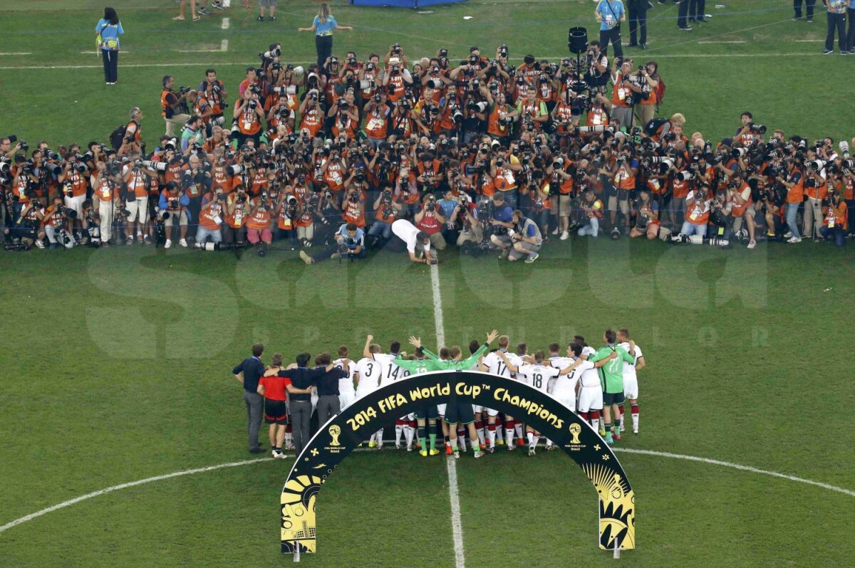 VIDEO Lumea e a lor. A nemţilor! » După ce au umilit Brazilia, au supus şi Argentina în finală! Germania e campioană mondială