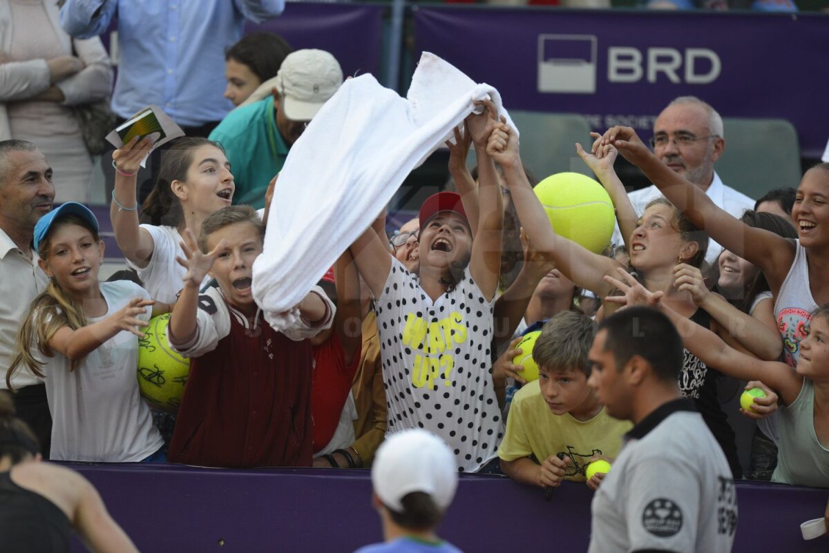 FOTO Amprenta Simonei Halep pe zgură » Săptămînă fierbinte la Arenele BNR din Bucureşti