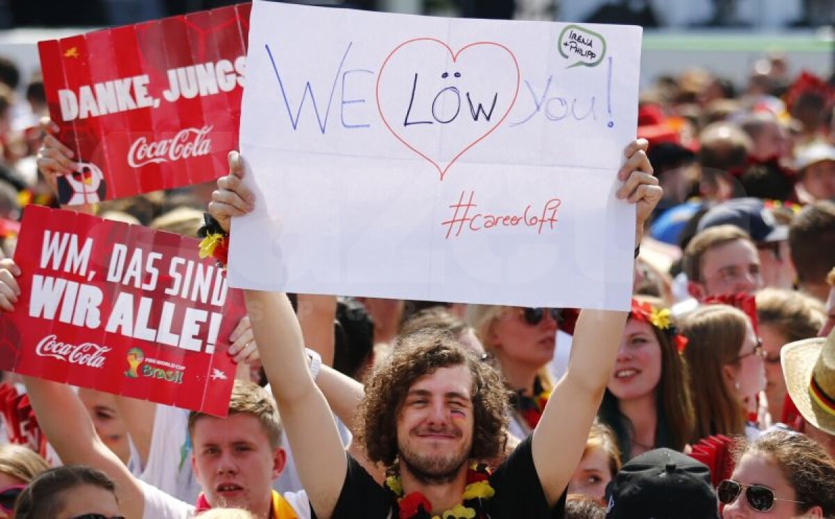 GALERIE FOTO Sărbătoare naţională în Germania » Peste 100.000 de nemţi i-au primit pe jucătorii lui Joachim Low