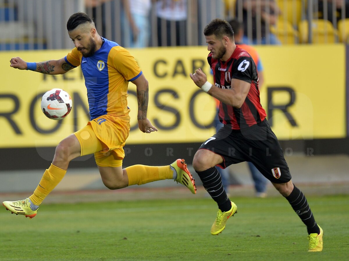 FOTO şi VIDEO Petrolul - Flamurtari 2-0 » Nepomuceno şi Tamuz fac un pas mare pentru calificare