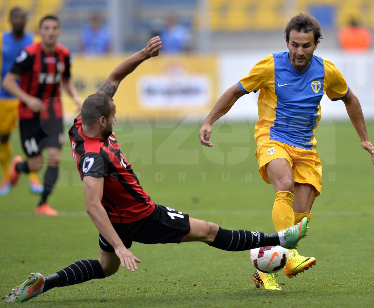FOTO şi VIDEO Petrolul - Flamurtari 2-0 » Nepomuceno şi Tamuz fac un pas mare pentru calificare