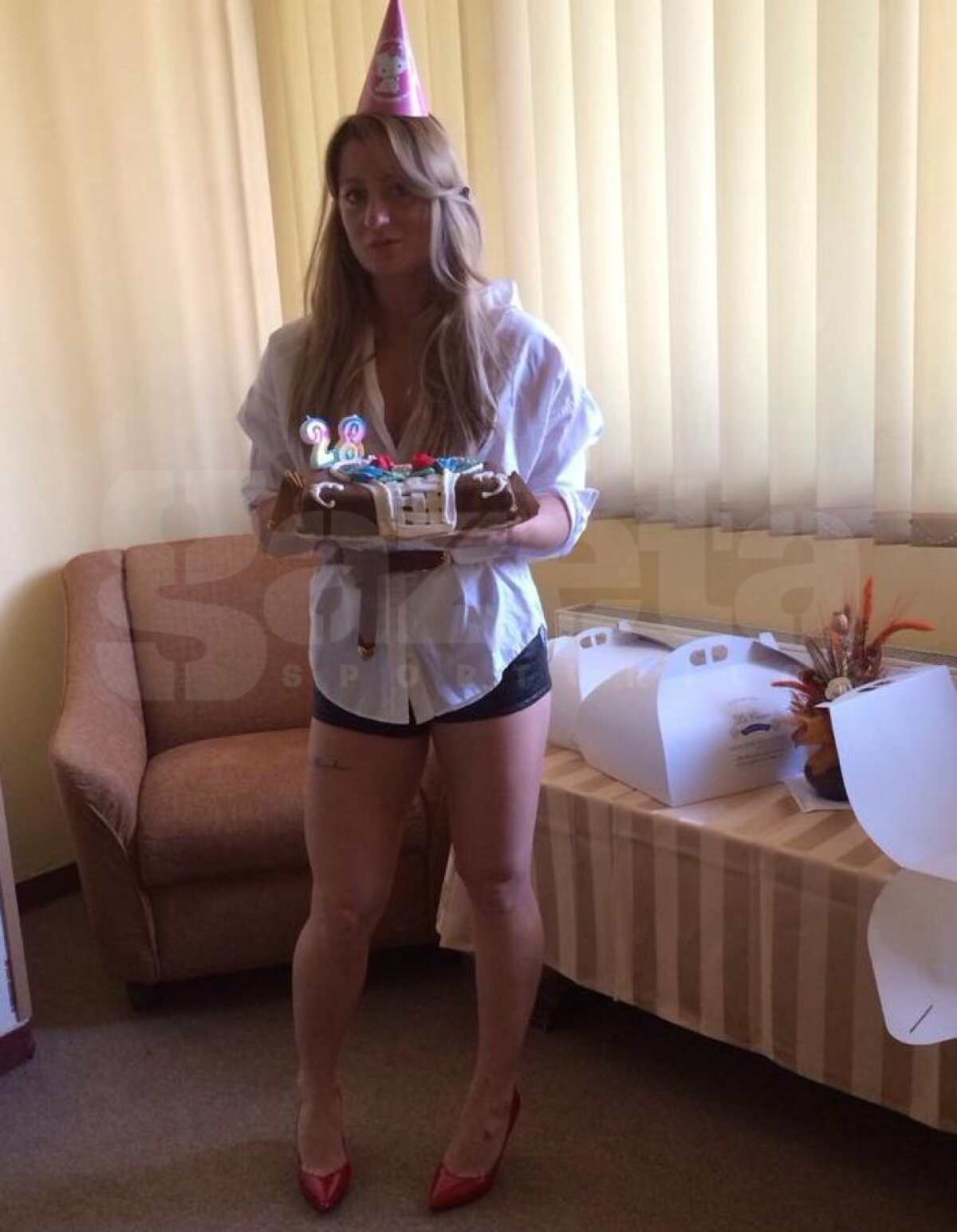 Corina Căprioriu şi-a aniversat ziua de naştere în cantonament şi şi-a făcut o promisiune: "Corina o să revină!"