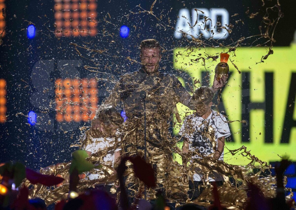 FOTO Auriţi! » Surpriză pentru David Beckham şi băieţii săi la premiile Nickelodeon
