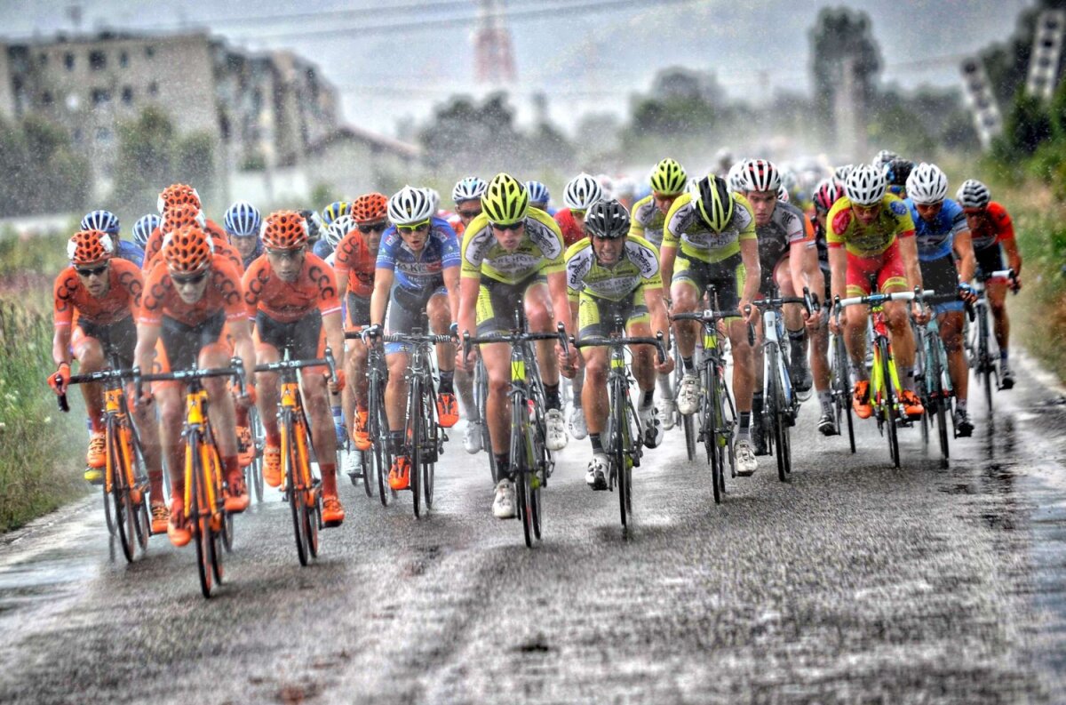 FOTO Adunarea în Piaţa Mare, azi se decide tot! » Două etape într-o singură zi tranşează Turul Sibiului