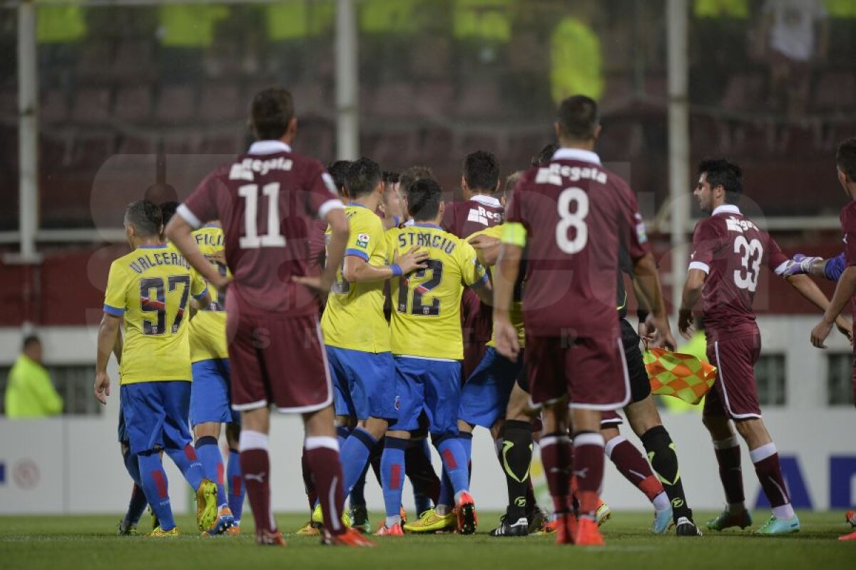 FOTO Din nou scandal în Giuleşti! » Ca la război: Paul Pîrvulescu a sărit să-l bată pe Alexandru Coman!