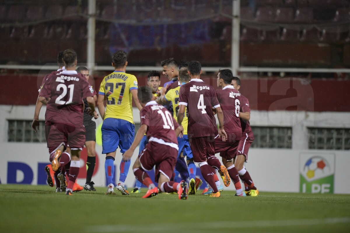 FOTO Din nou scandal în Giuleşti! » Ca la război: Paul Pîrvulescu a sărit să-l bată pe Alexandru Coman!