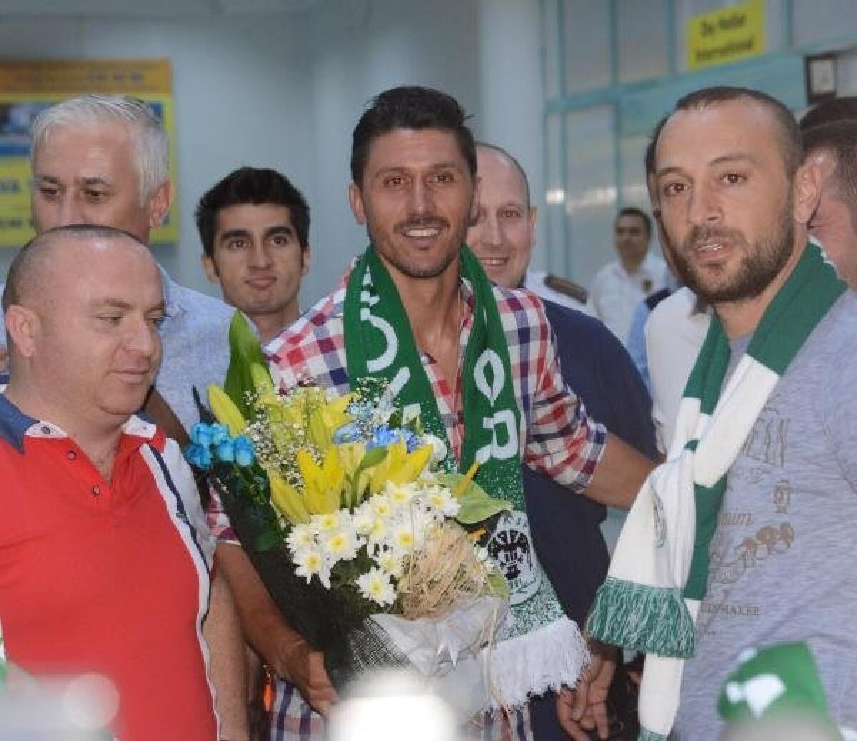 VIDEO şi FOTO Torţe, urale şi flori » Ciprian Marica a fost primit ca un campion mondial la noua sa formaţie