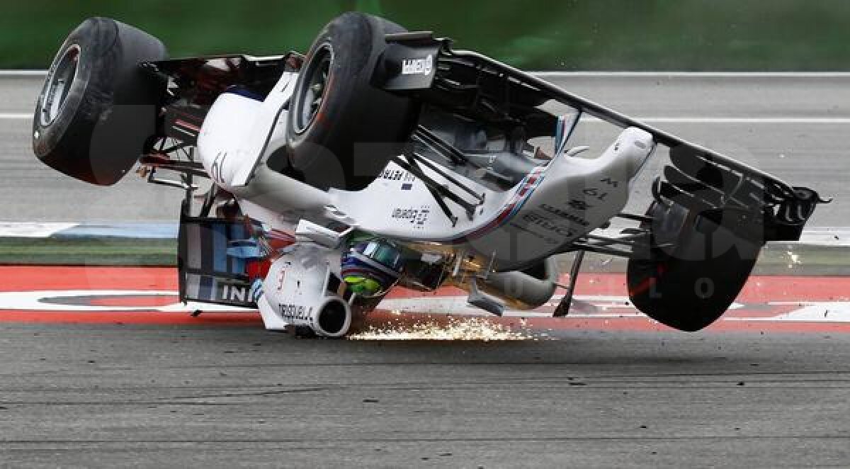 VIDEO A fost la un pas de dezastru! » Accident groaznic! Felipe Massa s-a răsturnat cu bolidul de Formula 1!