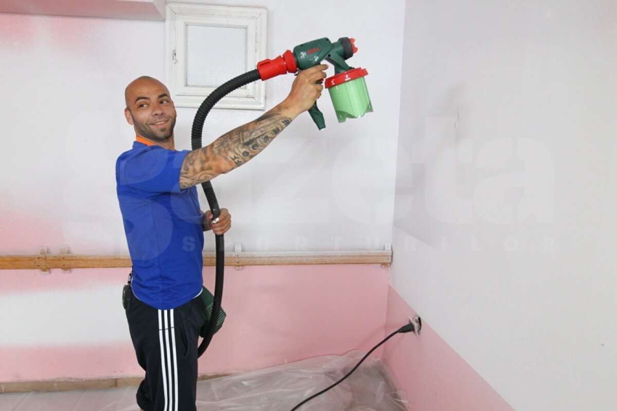 GALERIE FOTO Giani Kiriţă a pus ghetele în cui şi a fost zugrav pentru o zi! Totul într-un show al Antenei 1 :D