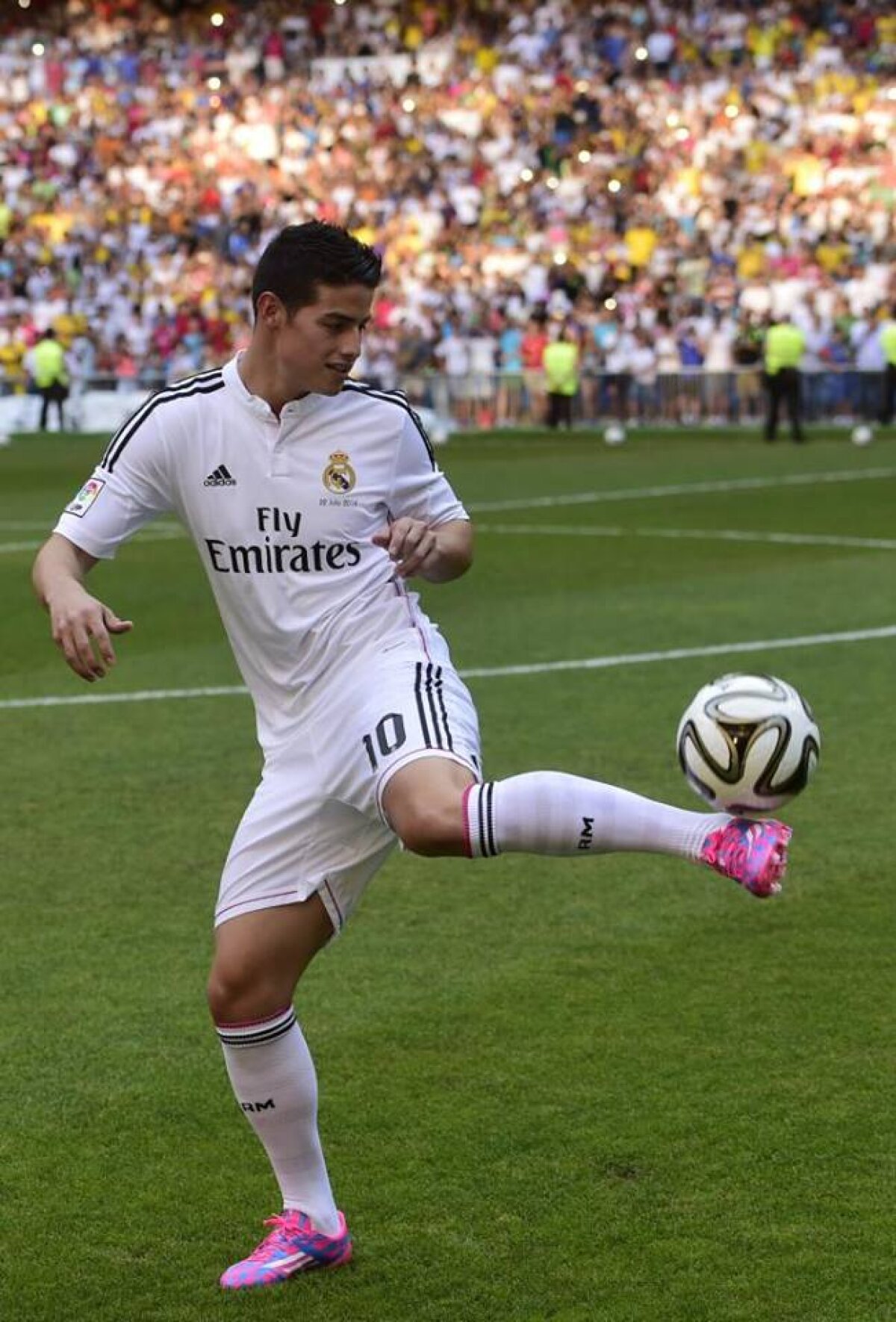 46.000 de fani l-au aplaudat pe James Rodriguez la prezentarea oficială! E acesta cel mai bun Real Madrid din istorie?