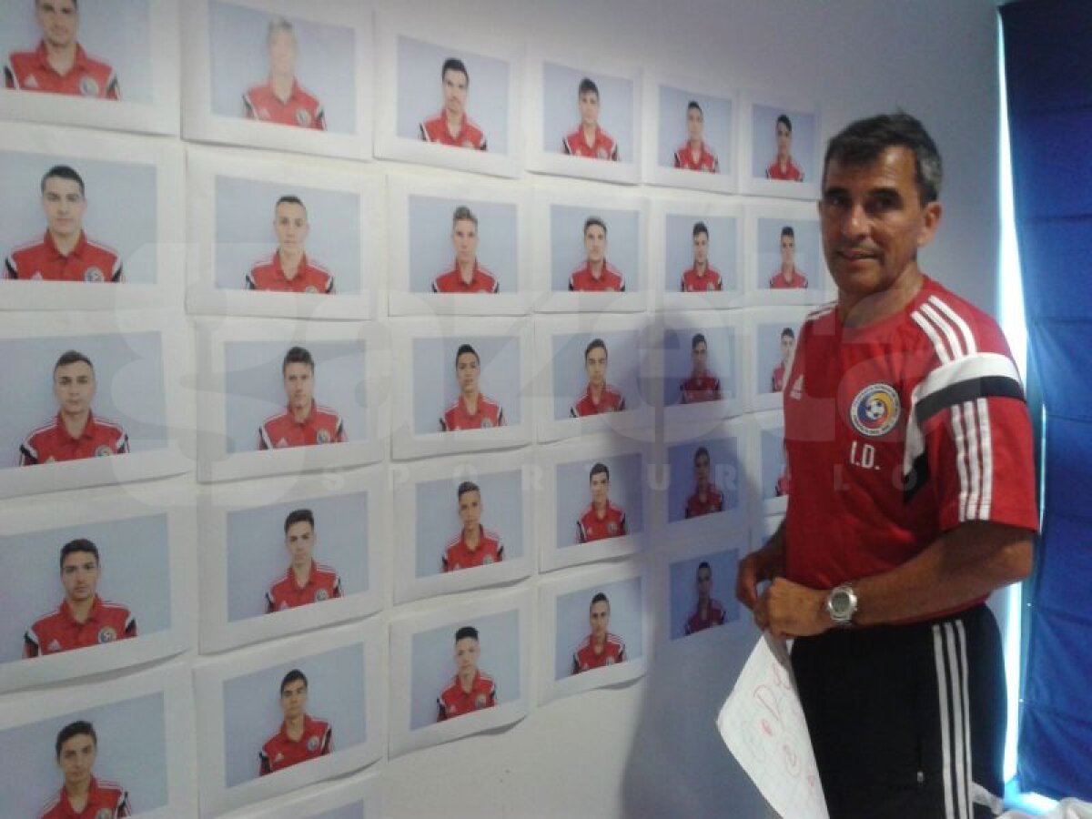 GALERIE FOTO Faceţi cunoştinţă cu un altfel de antrenor român » Îşi pune jucătorii la curăţenie, adoarme cu ei în gînd ;)