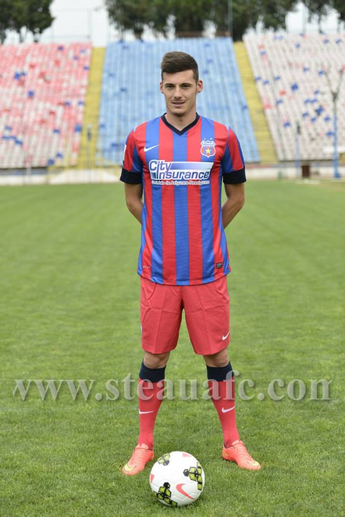 VIDEO şi FOTO Primele imagini cu Valentin Lemnaru în tricoul Stelei » Prezentare de marcă a atacantului de 30 de ani