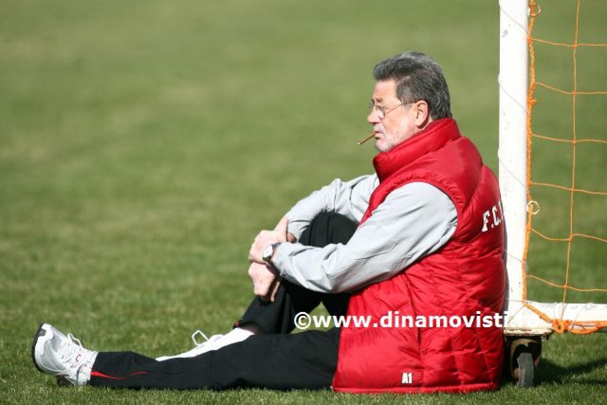 GALERIE FOTO » La mulţi ani, Mister! Cornel Dinu împlineşte azi 66 de ani. Ar fi putut fi avocat, judecător, poate chiar pilot de avion!