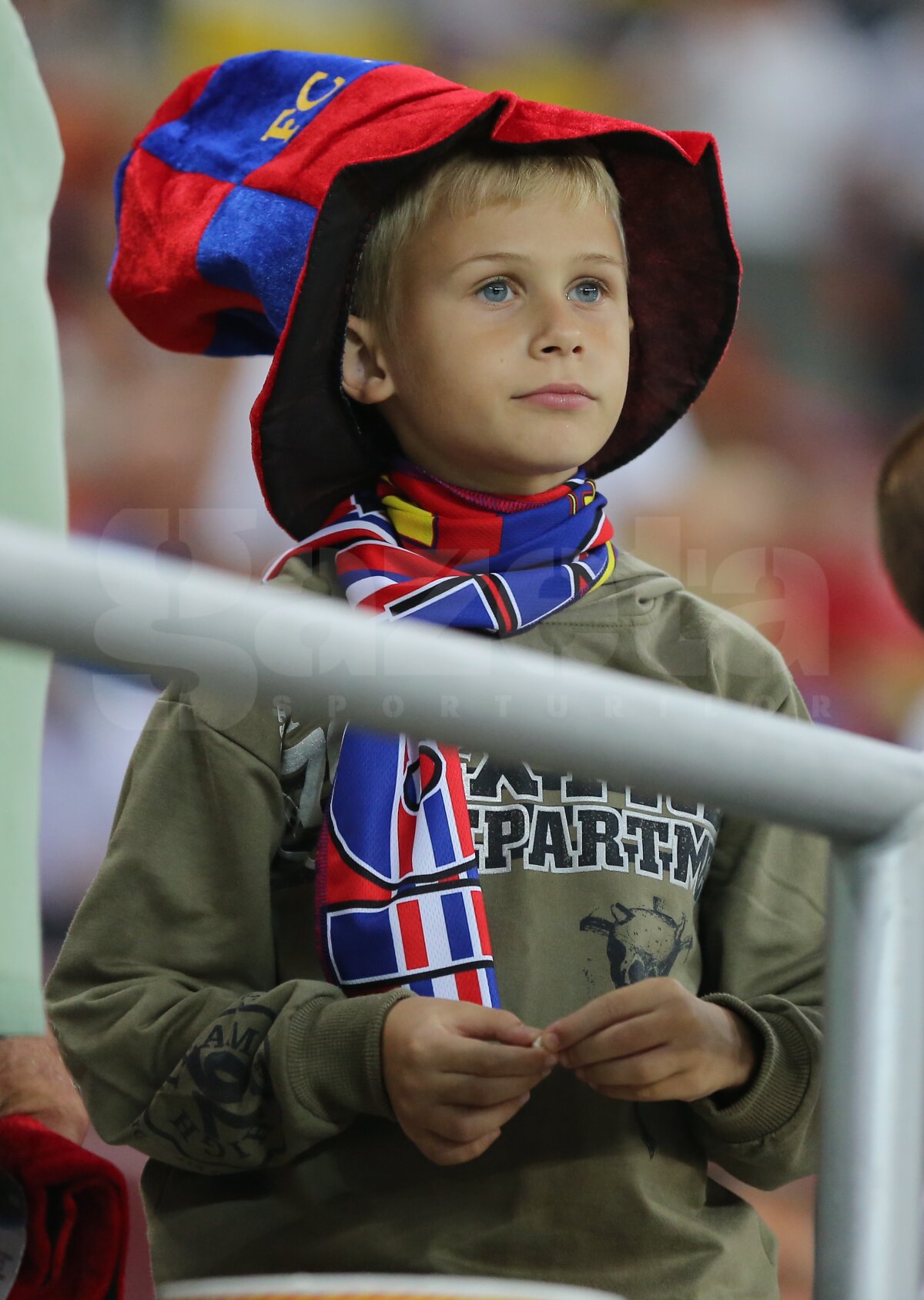 FOTO Rasismul n-are loc în Liga Campionilor » Sectoarele închise au dat o atmosferă dezolantă meciului Steaua - Aktobe