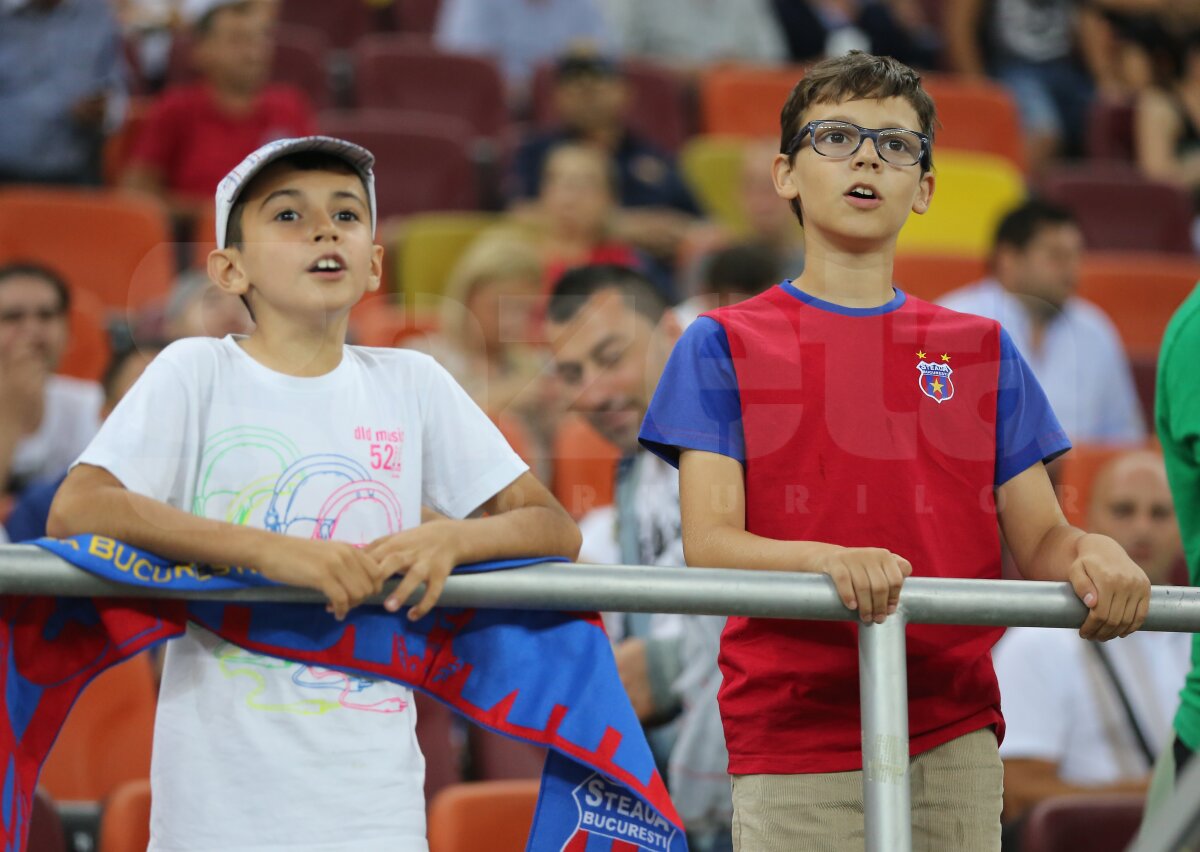 FOTO Rasismul n-are loc în Liga Campionilor » Sectoarele închise au dat o atmosferă dezolantă meciului Steaua - Aktobe