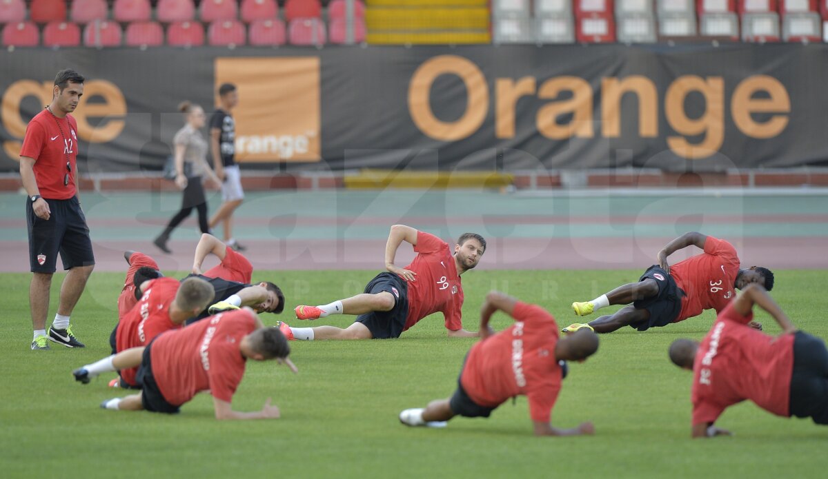 FOTO ”Cîinii” acrobaţi :D Vor să continue şirul victoriilor şi să marcheze din nou 3 goluri pe meci. Bat şi pe ASA?